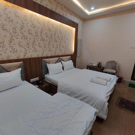 Hotel Mangal Murti Varanasi Exteriör bild