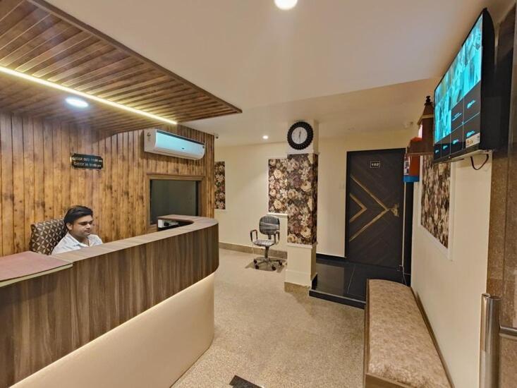 Hotel Mangal Murti Varanasi Exteriör bild