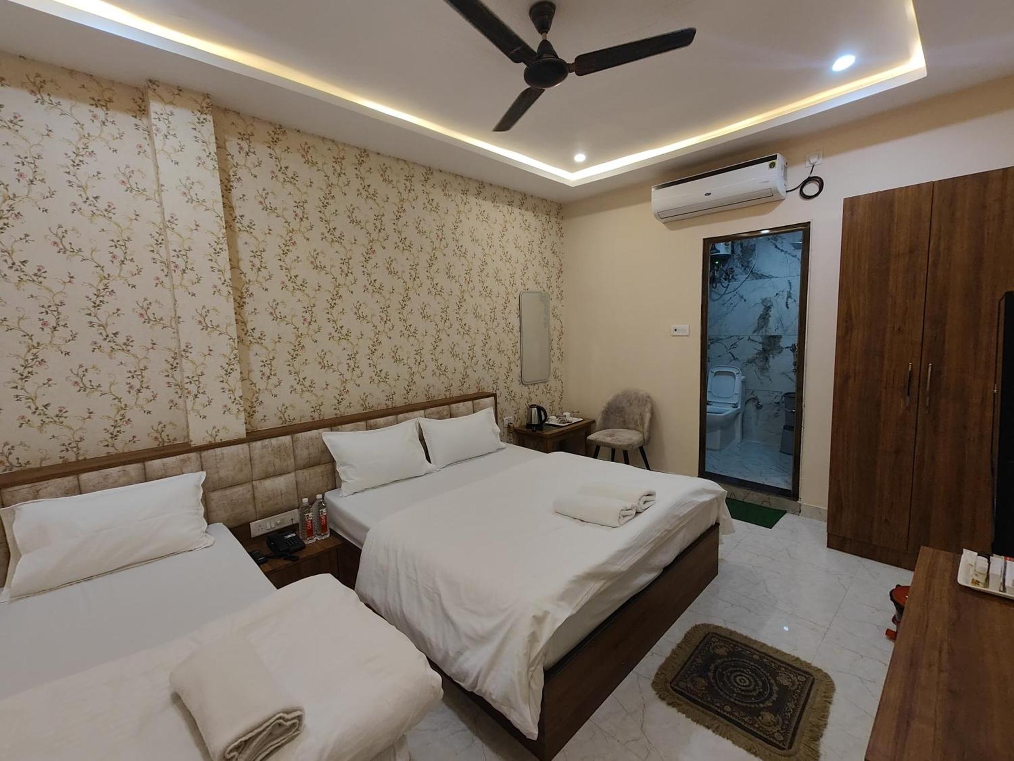 Hotel Mangal Murti Varanasi Exteriör bild
