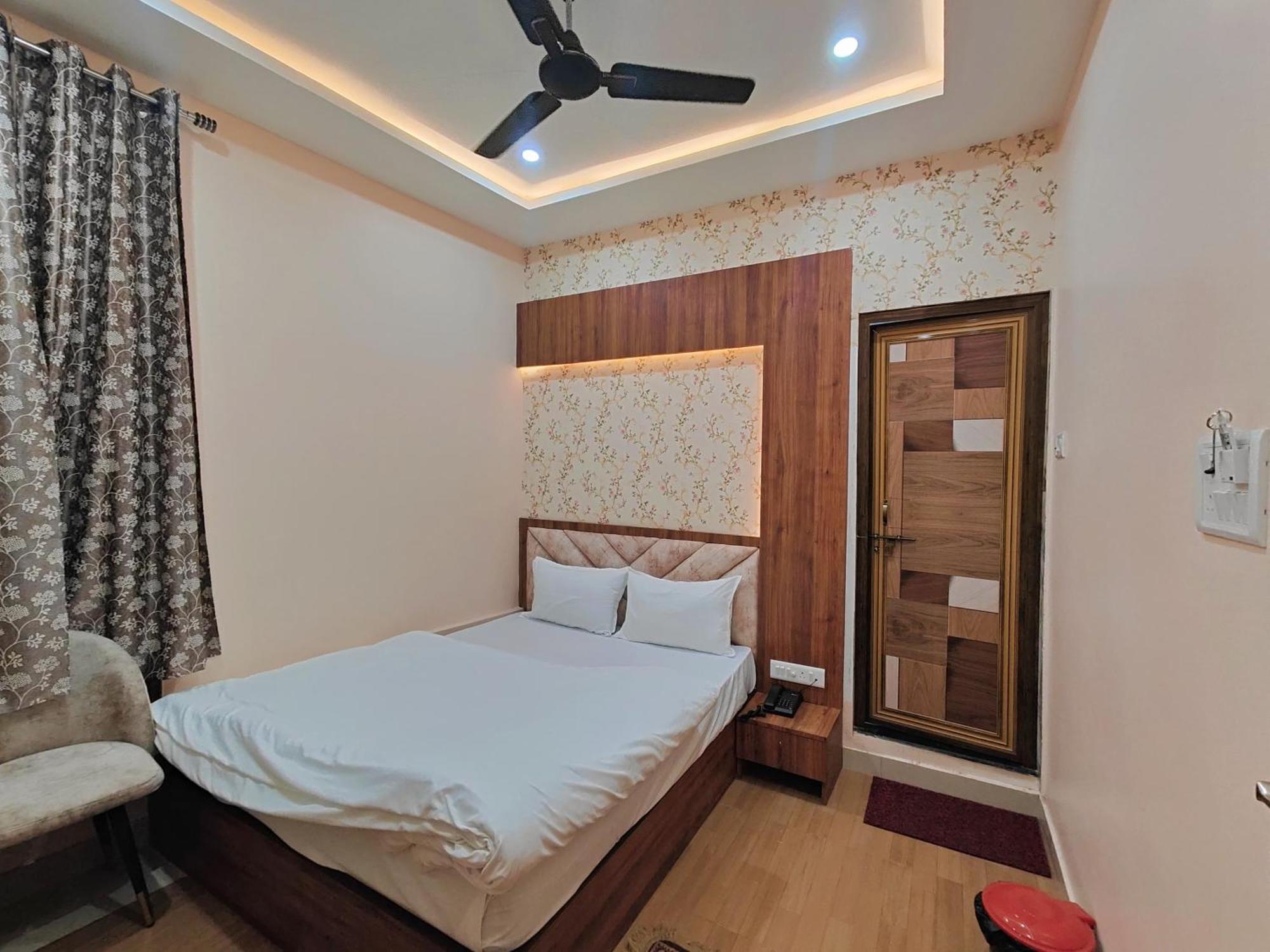 Hotel Mangal Murti Varanasi Exteriör bild