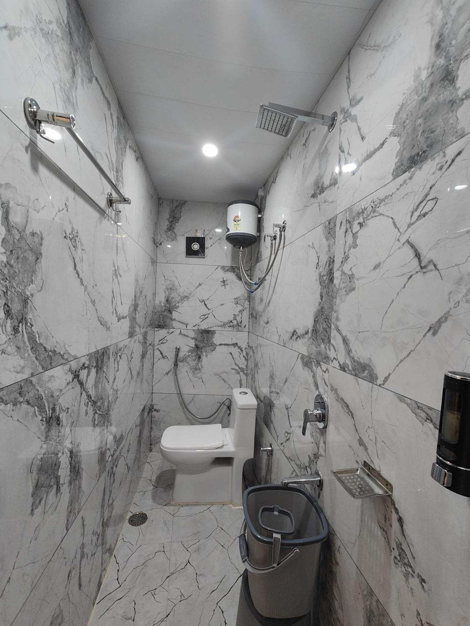 Hotel Mangal Murti Varanasi Exteriör bild